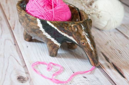 theyrezi: figdays:  Anteater Knitting Yarn bowl  // AiryFairyFox [ID: An anteater-shaped b