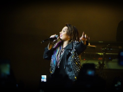 Demi performing in São Paulo, Brazil (04/25/14) more here
