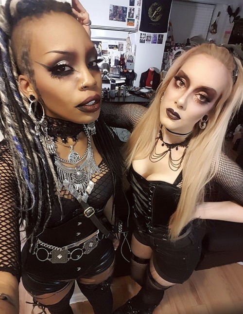 jovgrey:  bunnieandthejets:  🦇🖤 @jovgrey  w/ an angel
