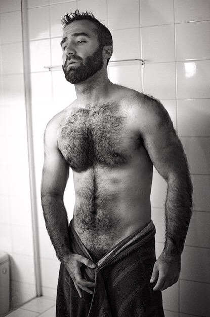 justsayjohnny: Hotter otter.  Fuck!