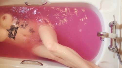 lost-lil-kitty: Candy floss baths and marshmallow skin. 