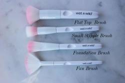 lumipang:  Wet ‘n Wild makeup brushes,