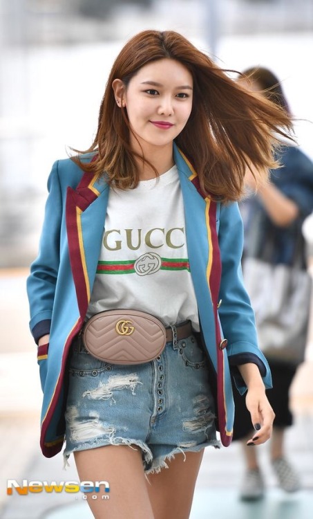 officialjjproject:  10 times female idols were killing it with their airport fashion 