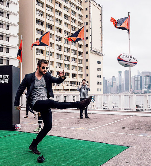 thorduna:Chris Hemsworth opening a rugby game in Hong Kong.