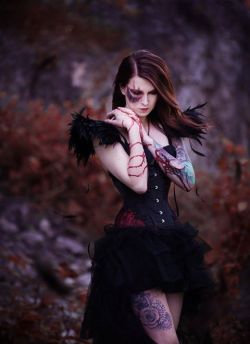 gothicandamazing: Model,MUA: Hexyl NoirFeather shoulder pads: Mystic ThreadPhoto, styl.: Katarzyna Mikołajczak Photography Welcome to Gothic and Amazing | www.gothicandamazing.com 