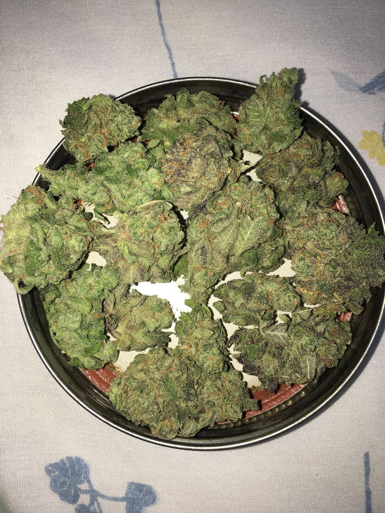 psychonilez:  yourcrazyallthetime:Quarter of night terror 🌙  http://goodmarijuanaseeds.nl/free-stuff