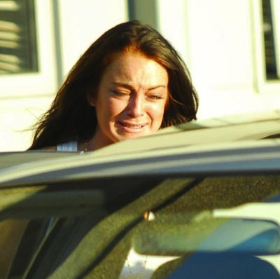 popculturediedin2009:  Lindsay Lohan after her birkin containing over one million
