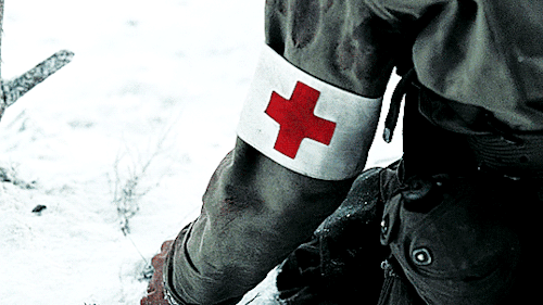sonsofeorl:a gifset per every episode ⇝ band of brothers s01xe06  ♠ bastogne  