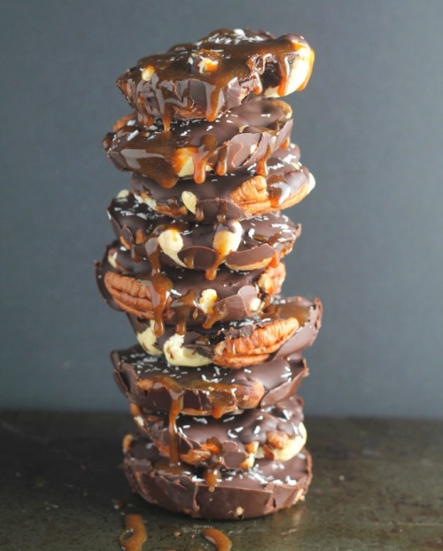 vejiga:  Chocolate caramel nut clusters