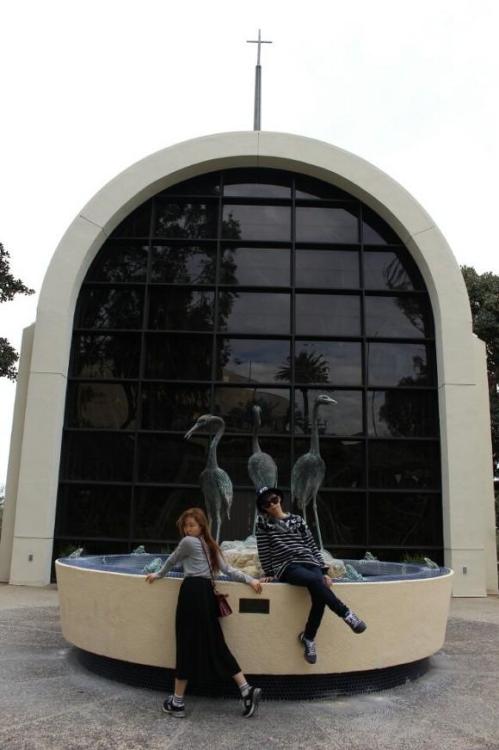 akmunews: Unseen pics of AKMU in California! note: this was a gift for fans. It was posted in their 