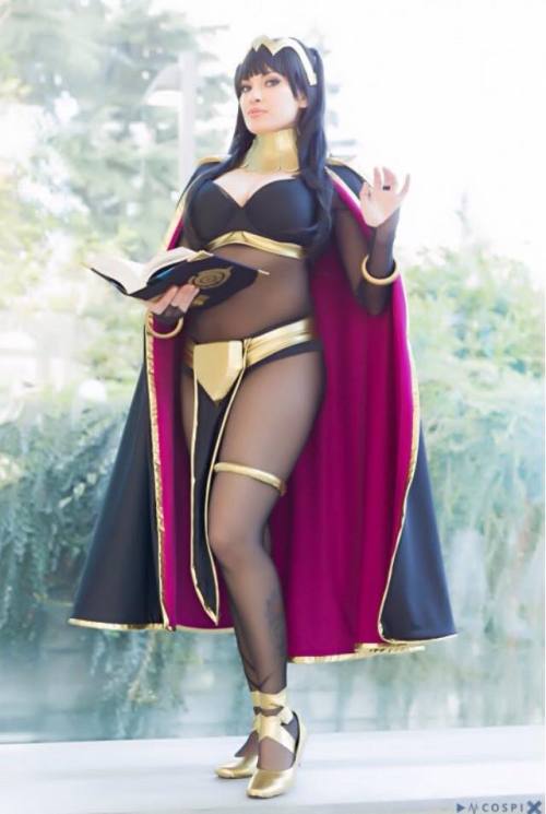 cosplayandgeekstuff:    Meevers Desu Cosplay (USA) as Tharja. Photo I by:   Darkain Multimedia     Photos II and III by:    Jason DeSomer Photography   