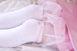 littlepinkkittenlingerie:  my legs! 