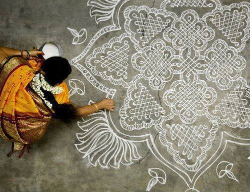 opaque-mandala:Indian mandala street art