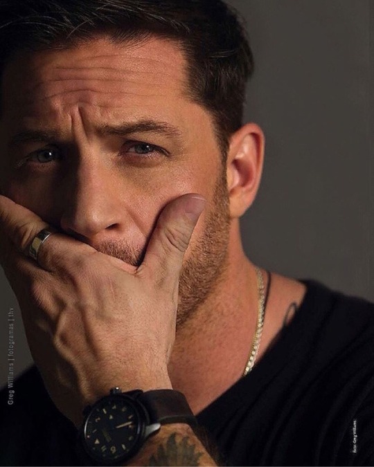 tomhardyrules: kinghardy:   omgggg u guys what is this    HOLY WHERE DID U FIND THAT  
