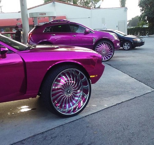 gdawg803:  @chromepink_pinky32s with the Challenger on 32s next to the Cadillac SRX on 34s