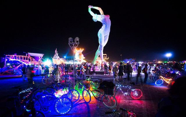 senatorcobaltsnout:  elephantsonparade:  odditiesoflife:  Stunning Sculpture at Burning