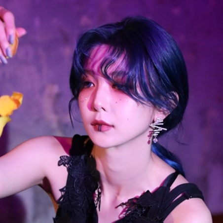 Lee Yubin (dami) Behind The Jacket Film Icons