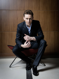 angreav:  hiddleshoneybunny:  nixxie-fic:   Tom Hiddleston photoshoot for ‘Thor: The Dark World’ portraits - HQ Pictures - (x)   This is one of my favorite photo shoots of him, so confident, elegant and masculine!  STOP IT THOMAS WITH THE EYE F**KING