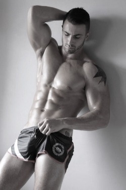 hunkopedia:    Follow Hunk’o’pedia for more hot guys! | Follow my personal blog!   