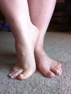 kissabletoes:  Bow down and worship my beautiful