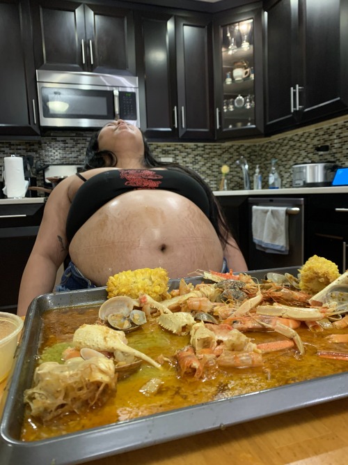 Porn photo mochiibabiifeedii:  This massive seafood