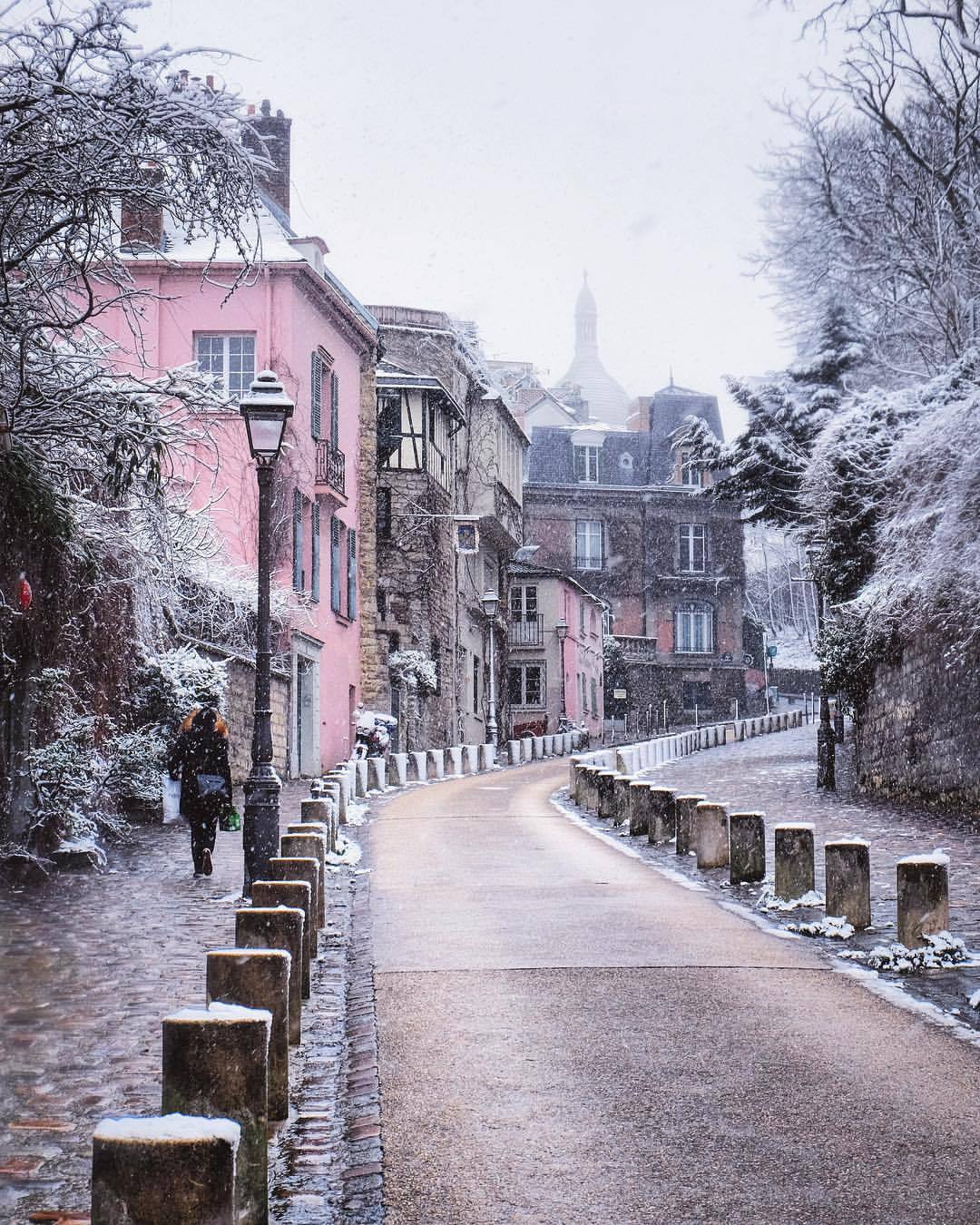 lilyadoreparis:  Winter in Paris. Montmartre by Régine Semaan.
