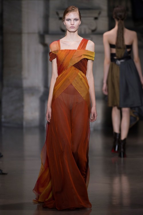 Alternate flame dress for Naboo handmaidens - Yiqing Yin Spring 2016 couture