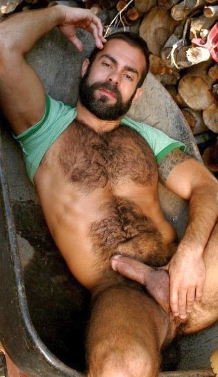 harryazz:  cdn4play:                Beautiful man! Sexy eyes, and everything else too!