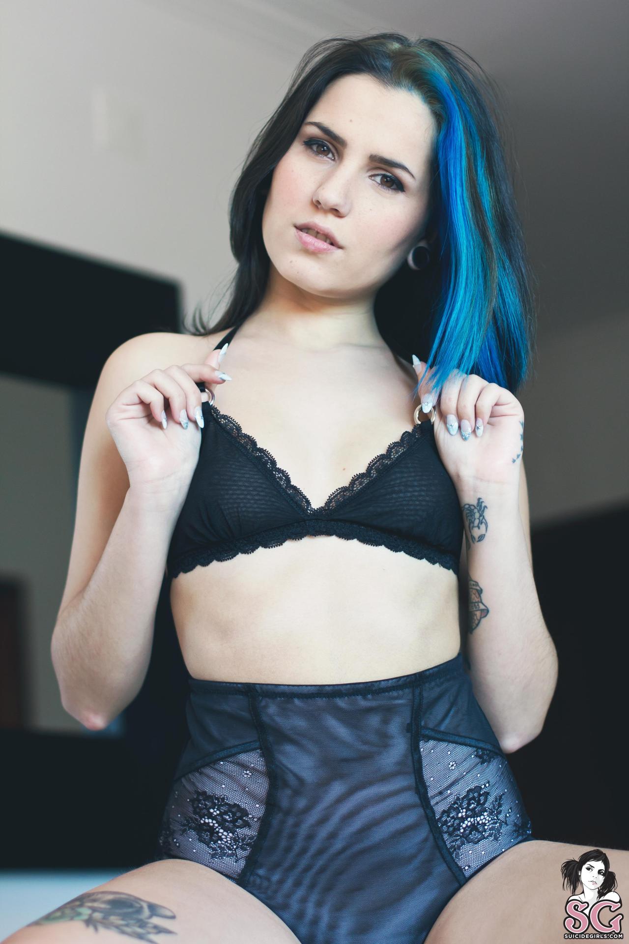 its-amika:  Mermaid Suicide mermaid-suicide mermaid.suicidegirls.com 
