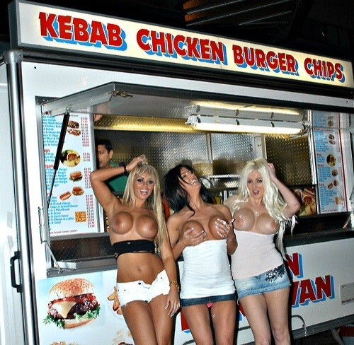 britishslutsuk:  Chavs flashingWatch live couples fuck on Cam !http://ow.ly/Jxo5x