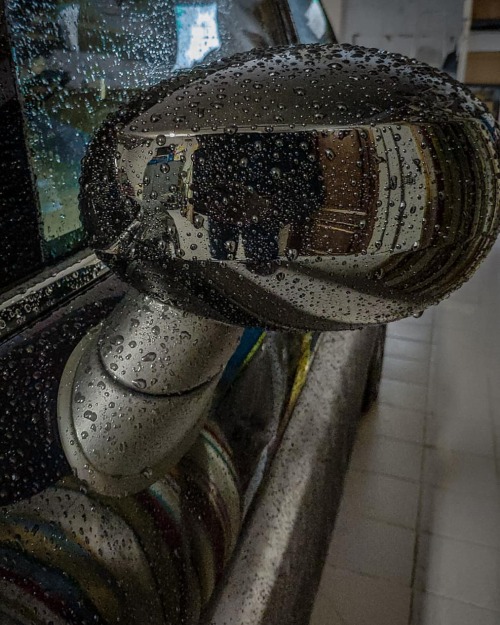 So wet  · · · #car #minicooper #rain #cars #mini #drops_perfection #minicoopers #minicooperworld #dr