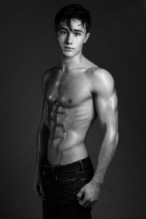 platinumroc:  Obsessed with Enzo Carini 🔥
