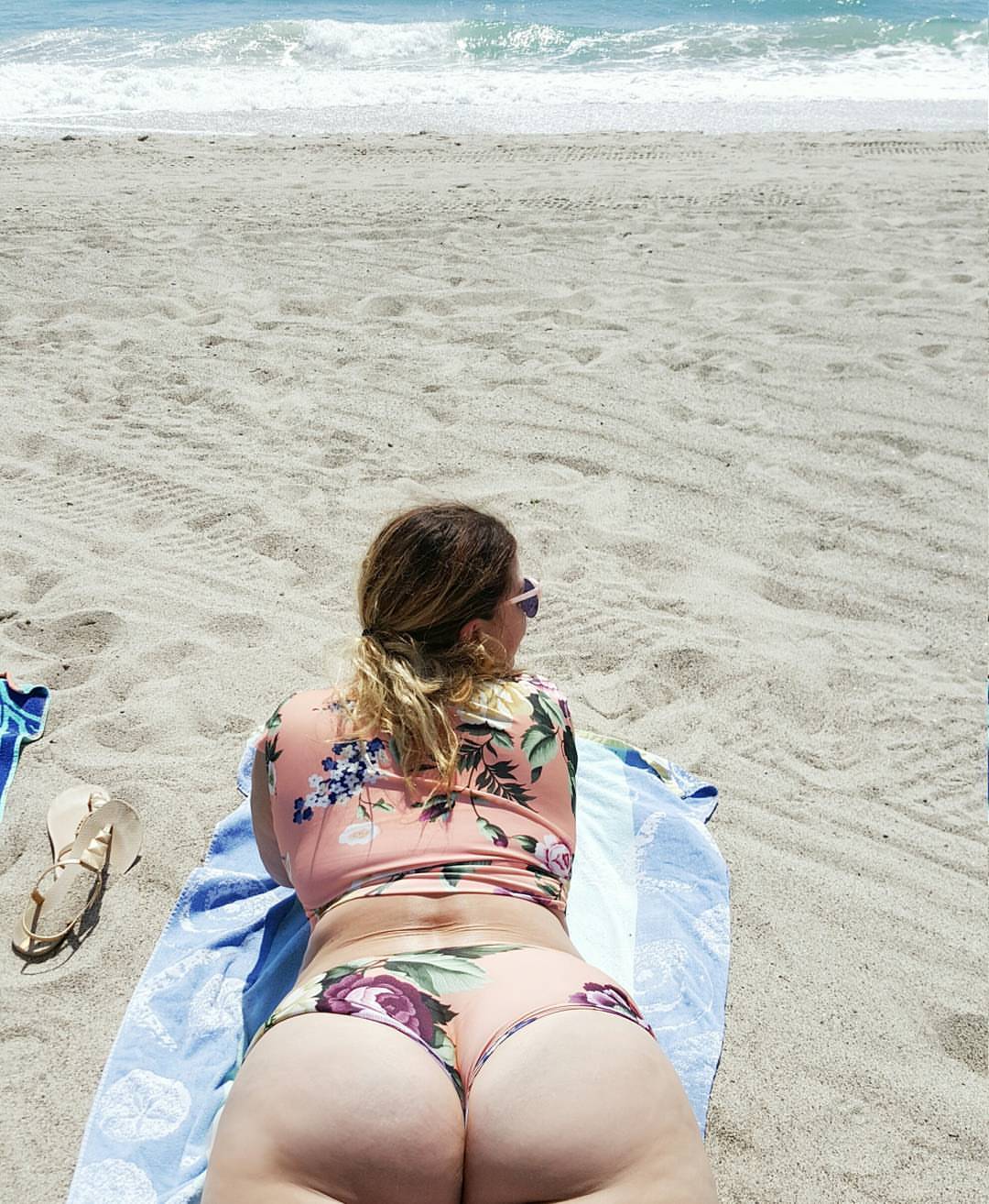 londonandrews:  Quick stop to the beach before flying home… Long flight-day today.