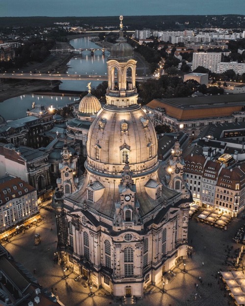 Das Herz und die Seele Dresdens: die Frauenkircheerbaut von  1726 bis 1743 zerbombt am 13.02.19