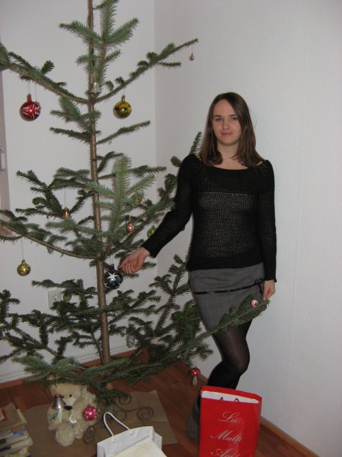 Housewife in black pantyhose for Christmas. Submission by Andreea.Thanks for the submission!–&