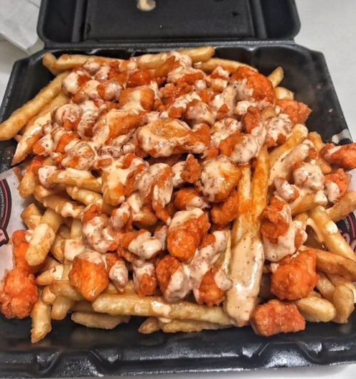 drewthoven:  trappedsou11: thehoochiedawtah:  yummyfoooooood: Buffalo Chicken Fries   I’m hungry @xgoldhearted    @lenabeanss 😯😯🤤