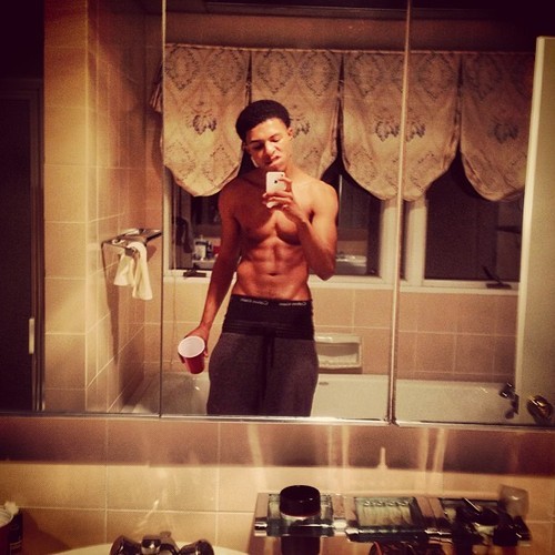 shestheonlyoneiwantfanfic:  Diggy going topless porn pictures