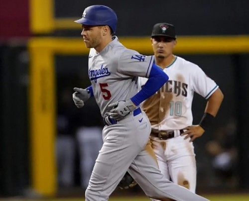 05/26/22: Freddie Freeman goes 4-for-5⁣ (with 1 HR⁣, 5 RBI, 2 2B & 3 R) as the Dodgers beat the 