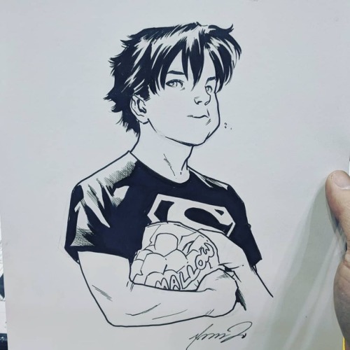 marcusto: Our favorite boy Tim in his favorite t-shirt eating his favorite snack #TimDrake #c2e2 #th