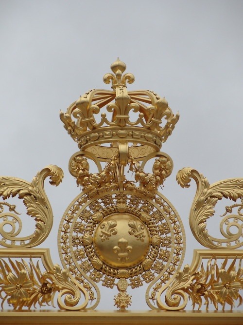 theimperialcourt:  Gilded details of the Chateau de Versailles 