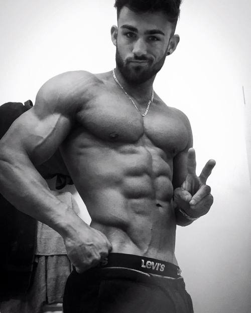 aworldofmenz: cdnlifter27: Pascal Munz A World of Menz  <<<Follow 