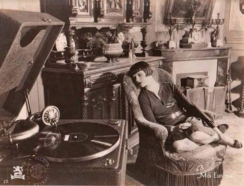 Louise Brooks Nudes &amp; Noises  