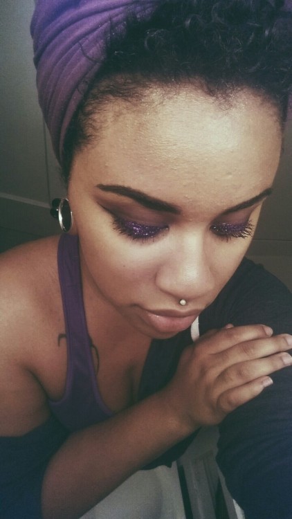 laurenlafemme:  emgeerassohl:  I think I have a new found love for glitter now 👽💜  OMG you are gorgeous