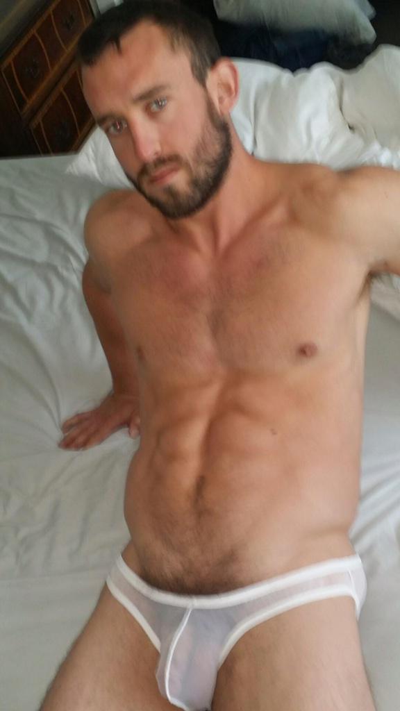 bradinmpls:  looks like he would be a great date!looking for a FWB, daddy, teacher,