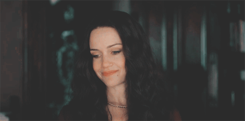 kingsleigh:@ jess watches hill house and thinks Carla Gugino is a goddess: 1/?