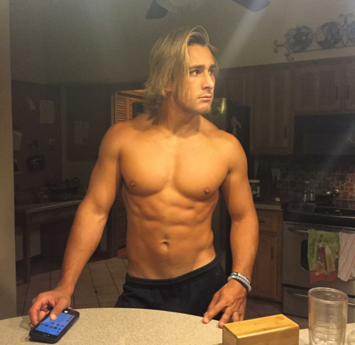 male-celebs-naked:  Joey Miuccio 1See more here