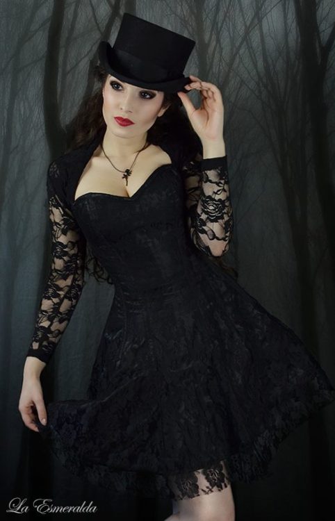 Sex gothicandamazing:  Model, make-up, retouch: pictures