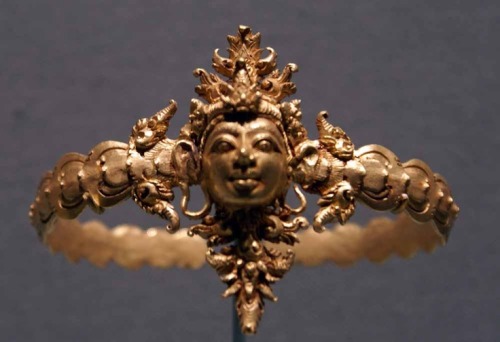 Central Javanese arm band with man’s head, c. 900-925 A.D.