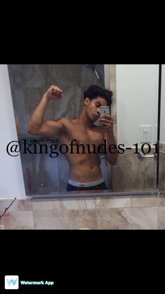 kingofnudes-101:  Kik or email me to buy his stuff 😋💦😍 its really good 👌🏼