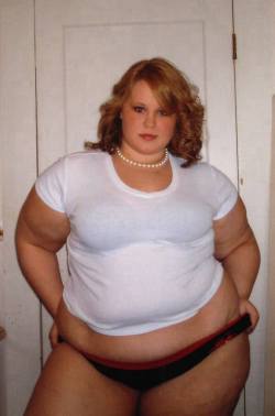 twiggynightmare:  fabulousandthick:  Foxxie Roxxie is so gorgeous and a true fat babe!! :)  Very sexy, total stunner